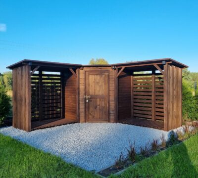 Domek narzędziowy rogowy z drewutniami